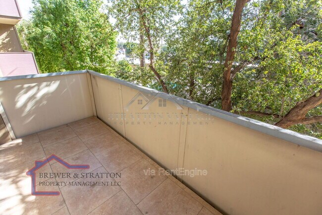 Building Photo - 351 E Thomas Rd