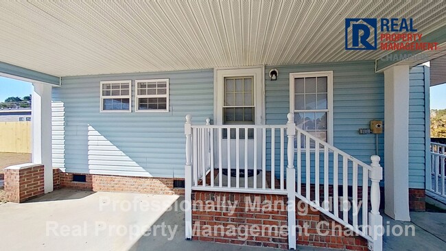 Building Photo - Spacious 3 BD/2.5 BA Home w/New Flooring and Fresh Paint