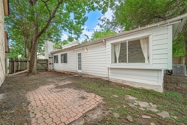 Building Photo - 2907 Waypark Dr