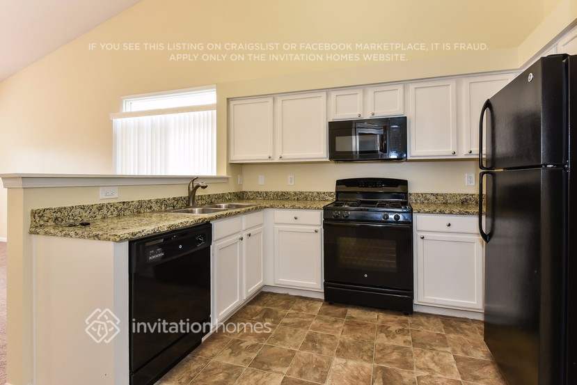 Building Photo - 631 Edward Dr