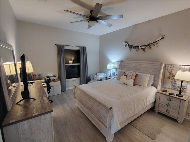 Building Photo - 16530 Cedar Crest Dr