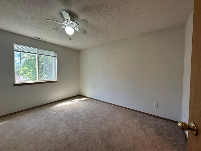 Building Photo - Fresh interior and exterior new painting