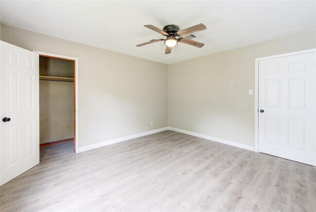 Building Photo - 808 TX-393 Loop