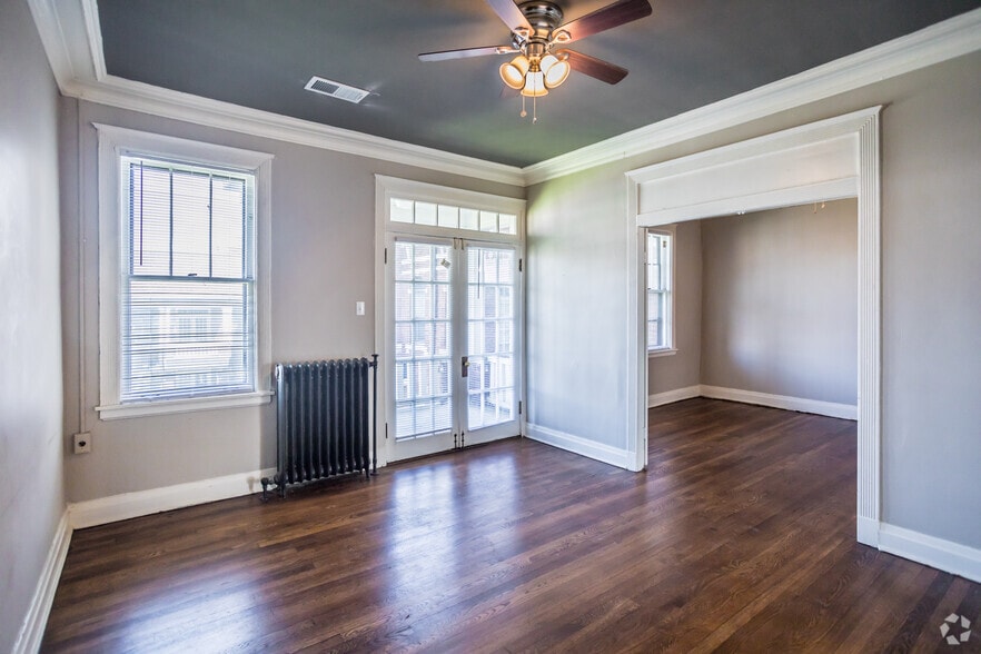 Primary Photo - The Broadmoor Apartments