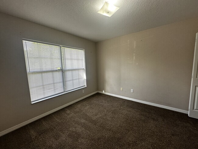 Building Photo - 3865 SW 138th Pl