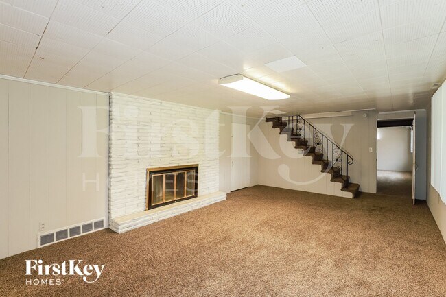 Building Photo - 6311 N Lenox Ave