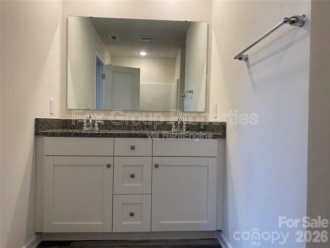 Building Photo - 1662 Nicholas Way