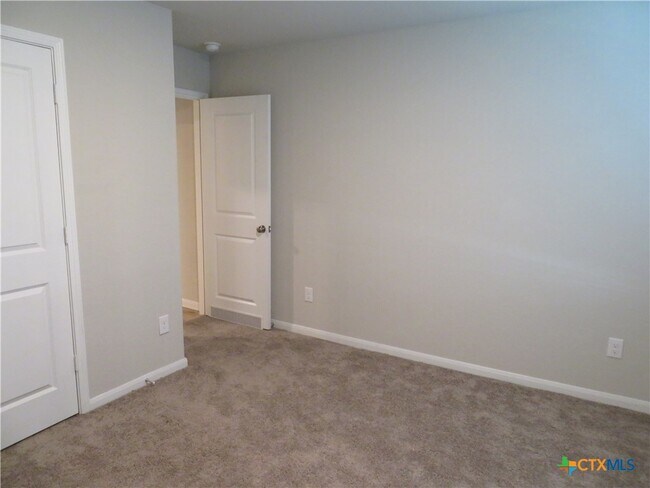 Building Photo - 554 Blue Stem Rd