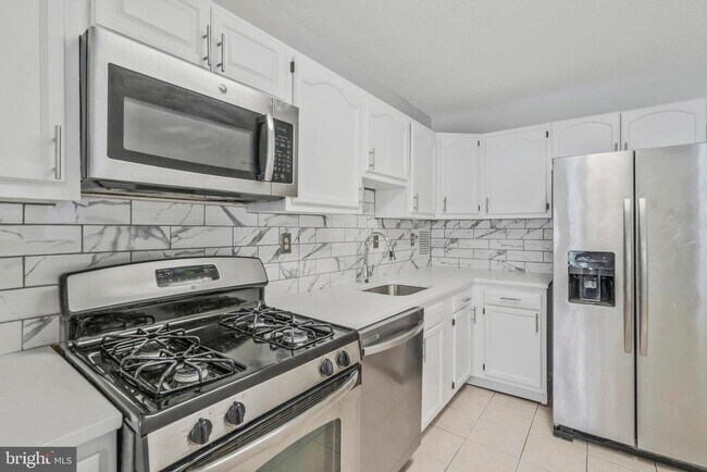 Building Photo - 3701 S George Mason Dr