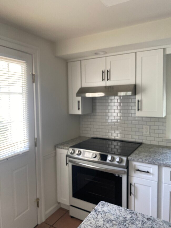 Stainless steel appliances - 3281 Randy Rd