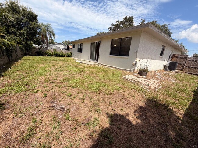 Building Photo - 2128 Hively St