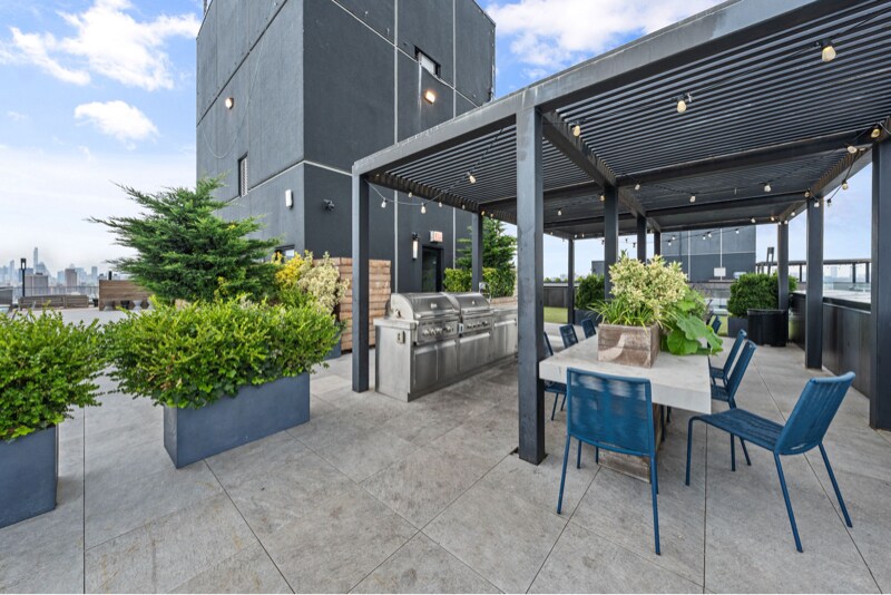 Building Photo - 228 E 135th St