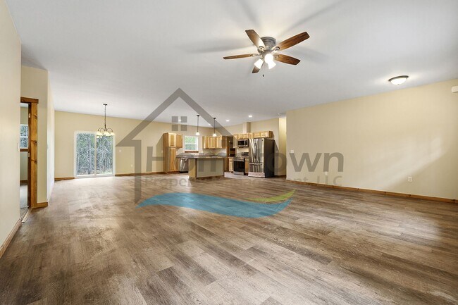 Building Photo - 4-Bedroom 2-Bathroom Home with Attached 2-Car Garage Available in Blanchard!