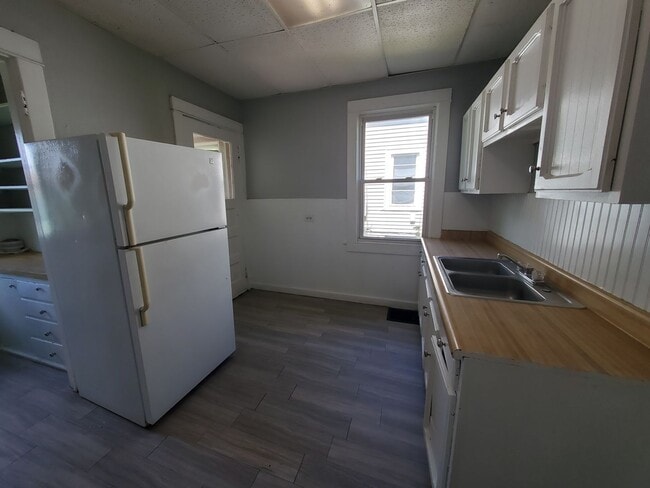 Building Photo - 2 bedroom house in Davenport