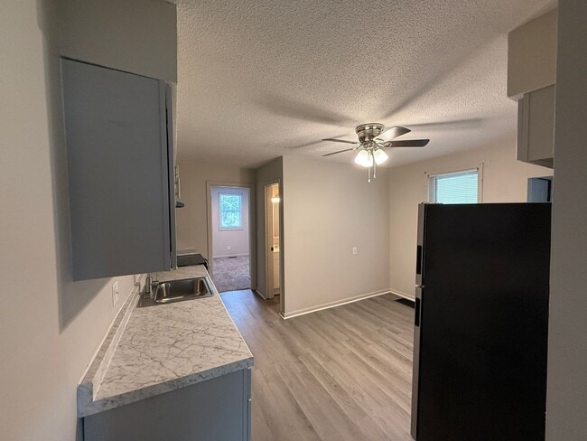 Building Photo - 3 Bed 2 Bath House