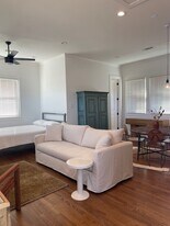 Building Photo - 209 E 23rd St