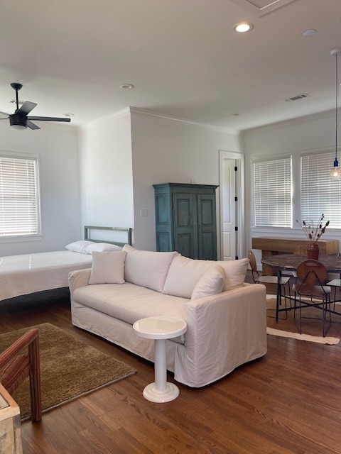 Building Photo - 209 E 23rd St