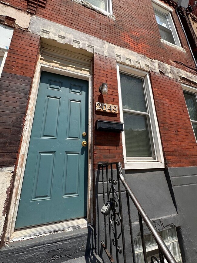 Building Photo - Old charm mixed with new finishes. Beautiful 3BR house coming up for June 1st 2026