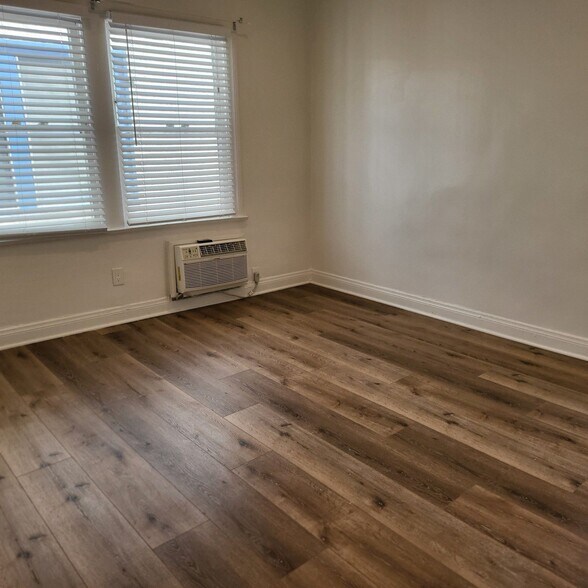 Building Photo - 833 1/3 N Formosa Ave