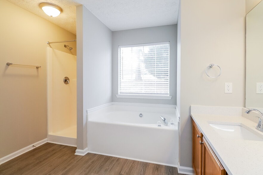 Building Photo - 90 Dylans Ct