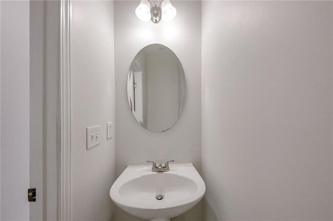 Building Photo - 436 Crestmont Ln