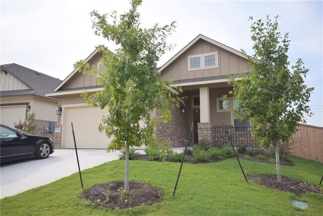 Primary Photo - 420 Blue Waterleaf Ln