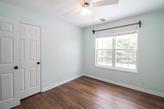 Building Photo - 2553 Emerald Ct