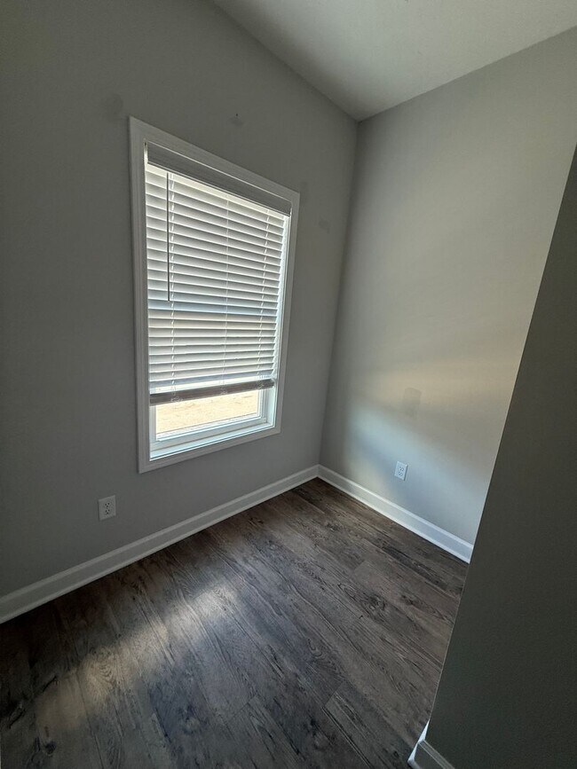 Building Photo - 2 Bed/2.5 Bath Townhome with Garage (Trash Included)