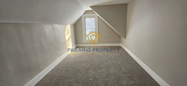Building Photo - Renovated 3-Bedroom Gem Near Downtown Indy, Available NOW!