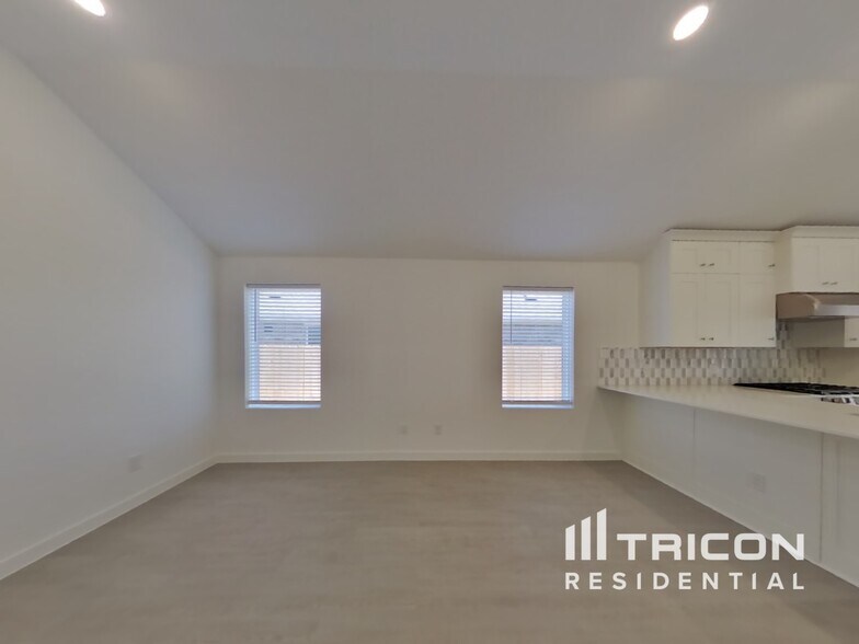 Building Photo - 3024 Pintail St