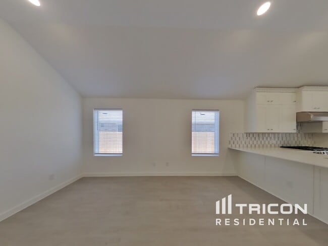 Building Photo - 3024 Pintail St