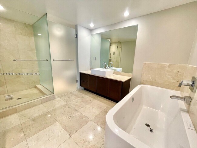 Building Photo - 150 Sunny Isles Blvd