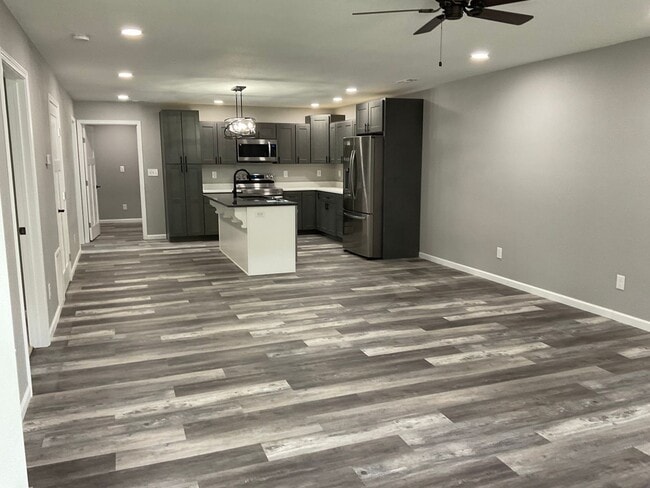 Building Photo - PRE LEASING- AVAILABLE JUNE 10TH - 3 Bedroom/2 Bathroom House In Frontenac