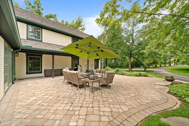 Building Photo - Williams Bay Lakefront Living Furnished Ho...