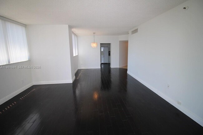 Building Photo - 6422 Collins Ave