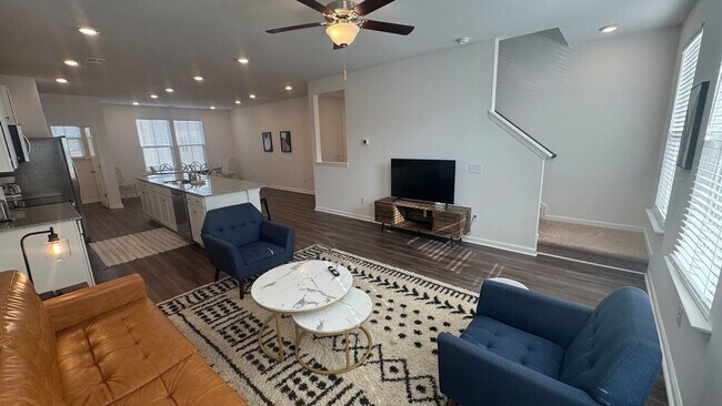 Building Photo - 145 Roxanne Dr