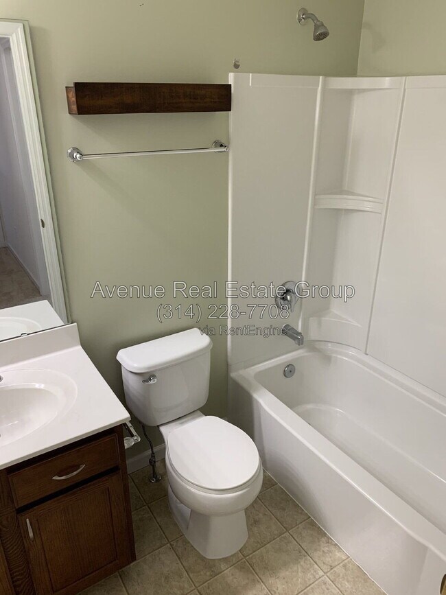 Building Photo - 554 Parkgate Dr