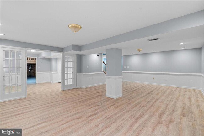 Building Photo - 8608 Oak Brook Ln