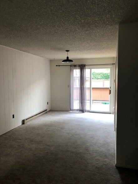 Dining room. - 12 E Garfield St