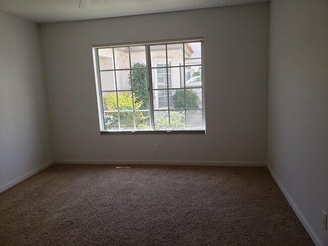Building Photo - 136 Desert Falls Dr E