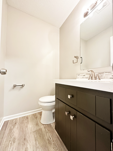 Half Bath - 231 Bridgefield Pl