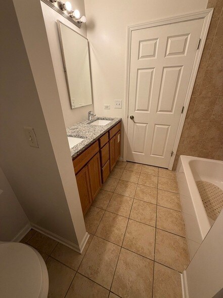 Building Photo - 753 S Kedzie Ave