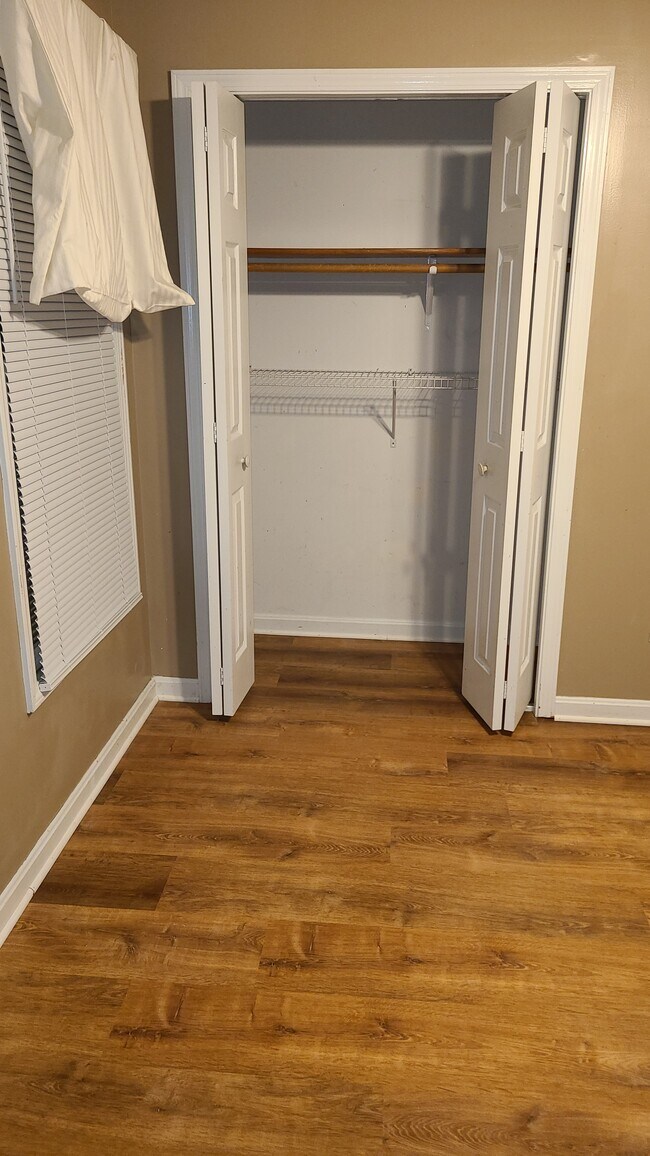 Building Photo - 406 Old Towne Rd