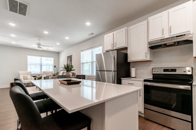 Building Photo - 618 Whitham Ave