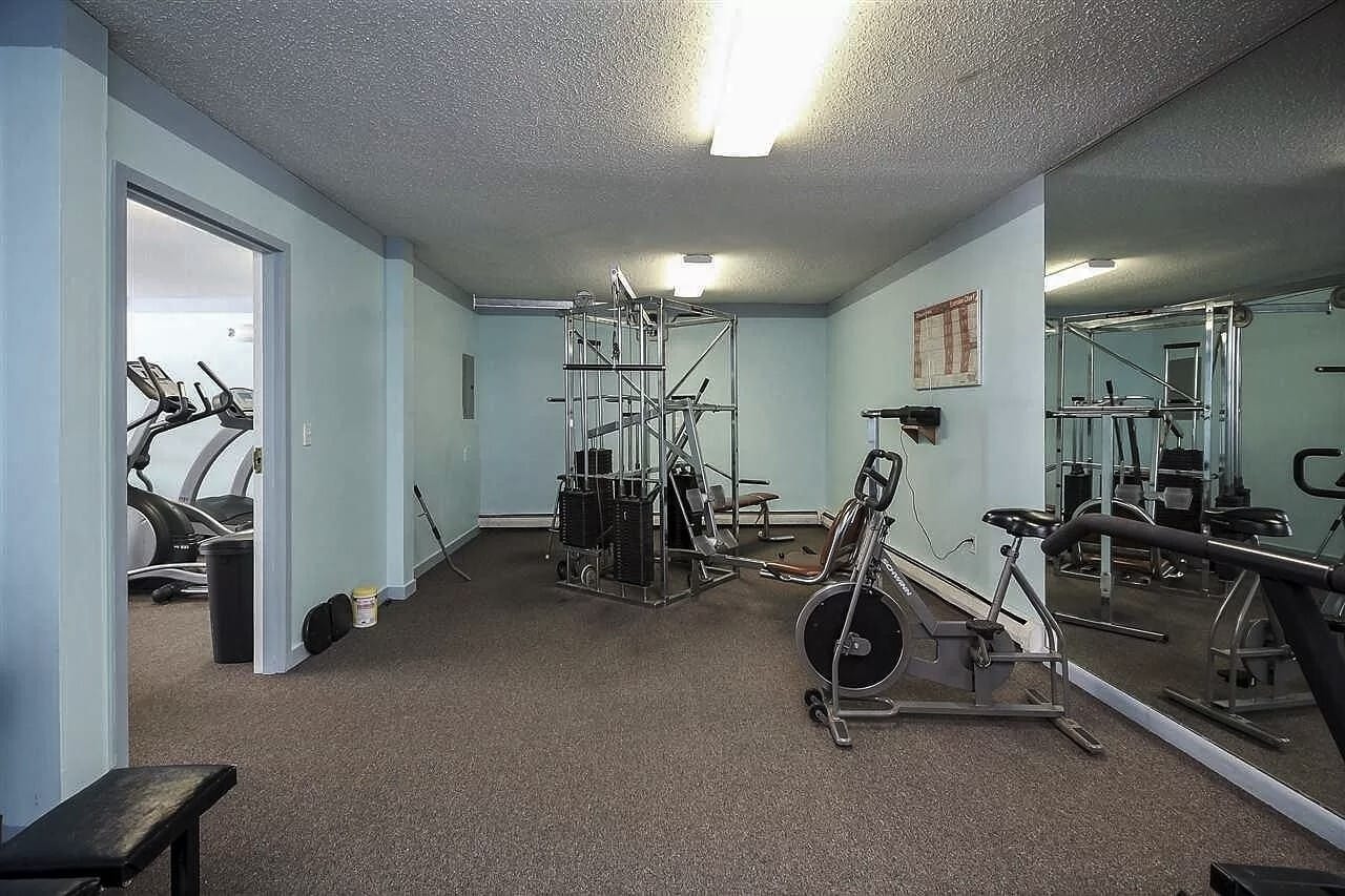 Building Photo - 11 Saint James Pl