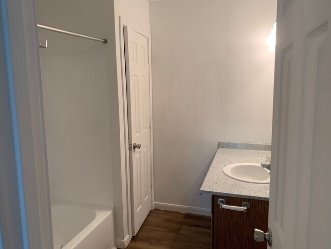 Building Photo - 6631 Ledbetter St