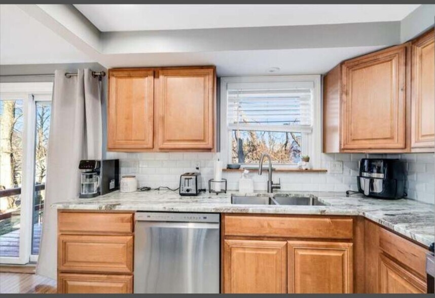 Building Photo - 90 Harold St