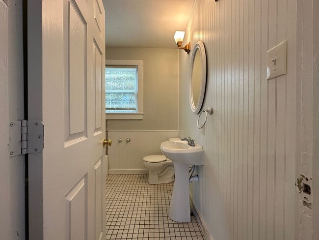 Building Photo - 4024 MacArthur Dr