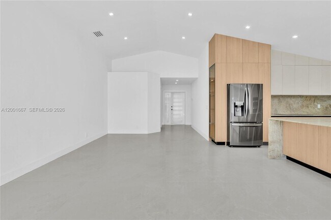 Building Photo - 4967 SW 32nd Way