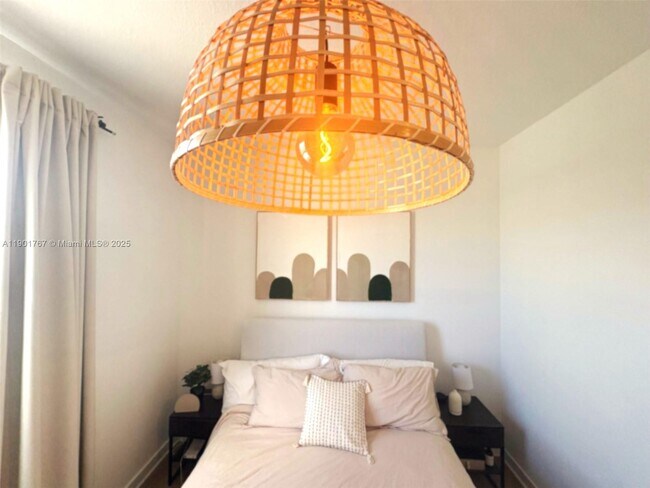 Building Photo - 476 NE 5th St